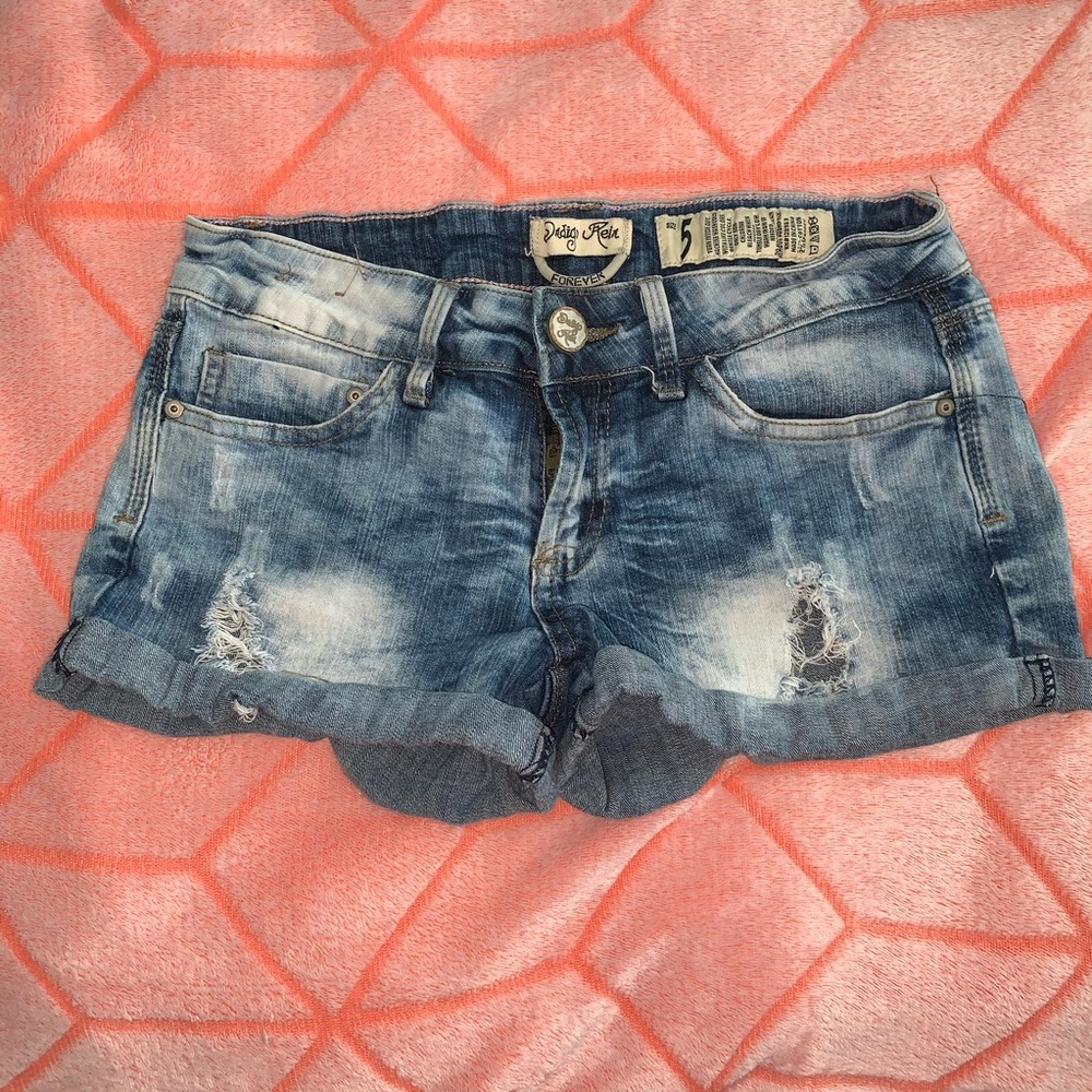 Cute whitewashed jean shorts